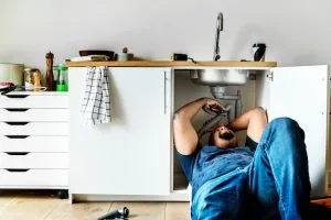 İzmir acil su tesisatçısı 7/24 açık nöbetçi servis — İzmir Acil Su Tesisatçısı 7/24 Açık Nöbetçi Servis Rehberi